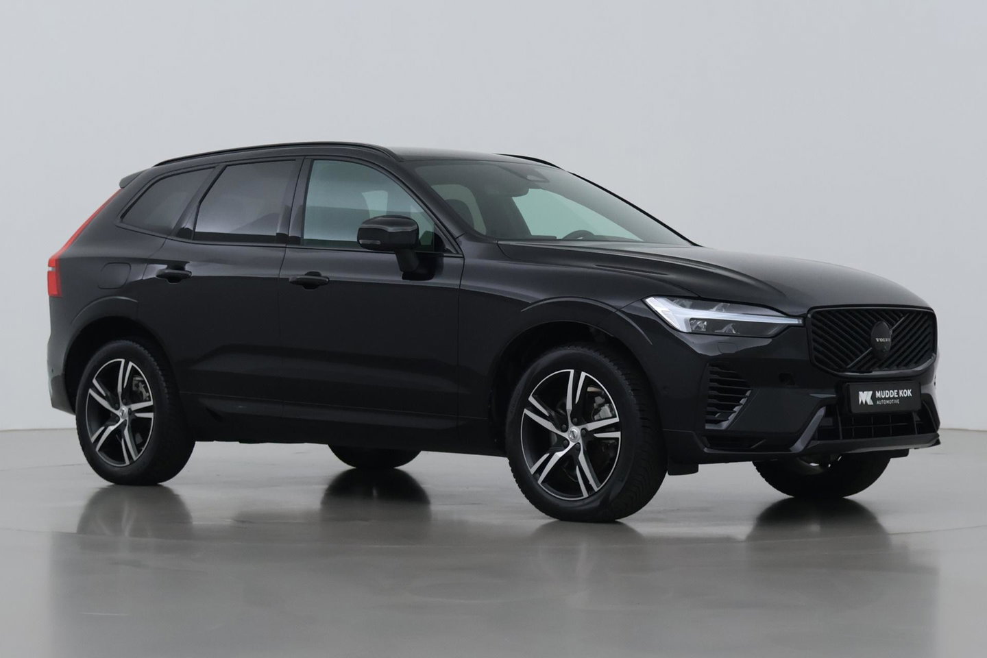 Volvo XC60 T6 Plus Black Edition | FACELIFT | Harman/Kardon | BLIS | 360° Camera | ACC | Pilot Assist | Stoel+Stuurverwarming