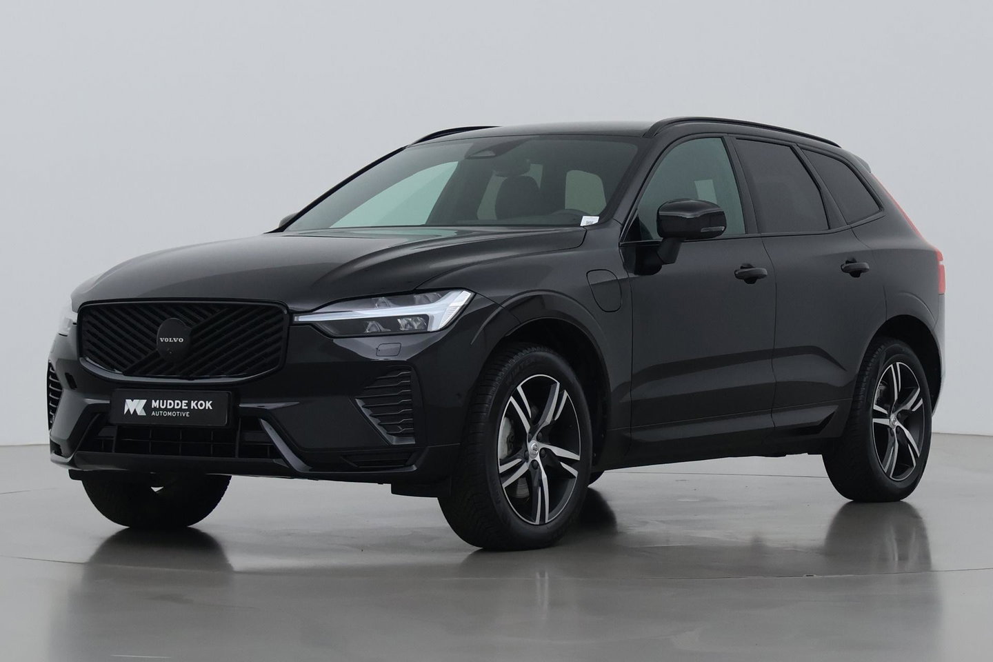 Volvo XC60 T6 Plus Black Edition | FACELIFT | Harman/Kardon | BLIS | 360° Camera | ACC | Pilot Assist | Stoel+Stuurverwarming