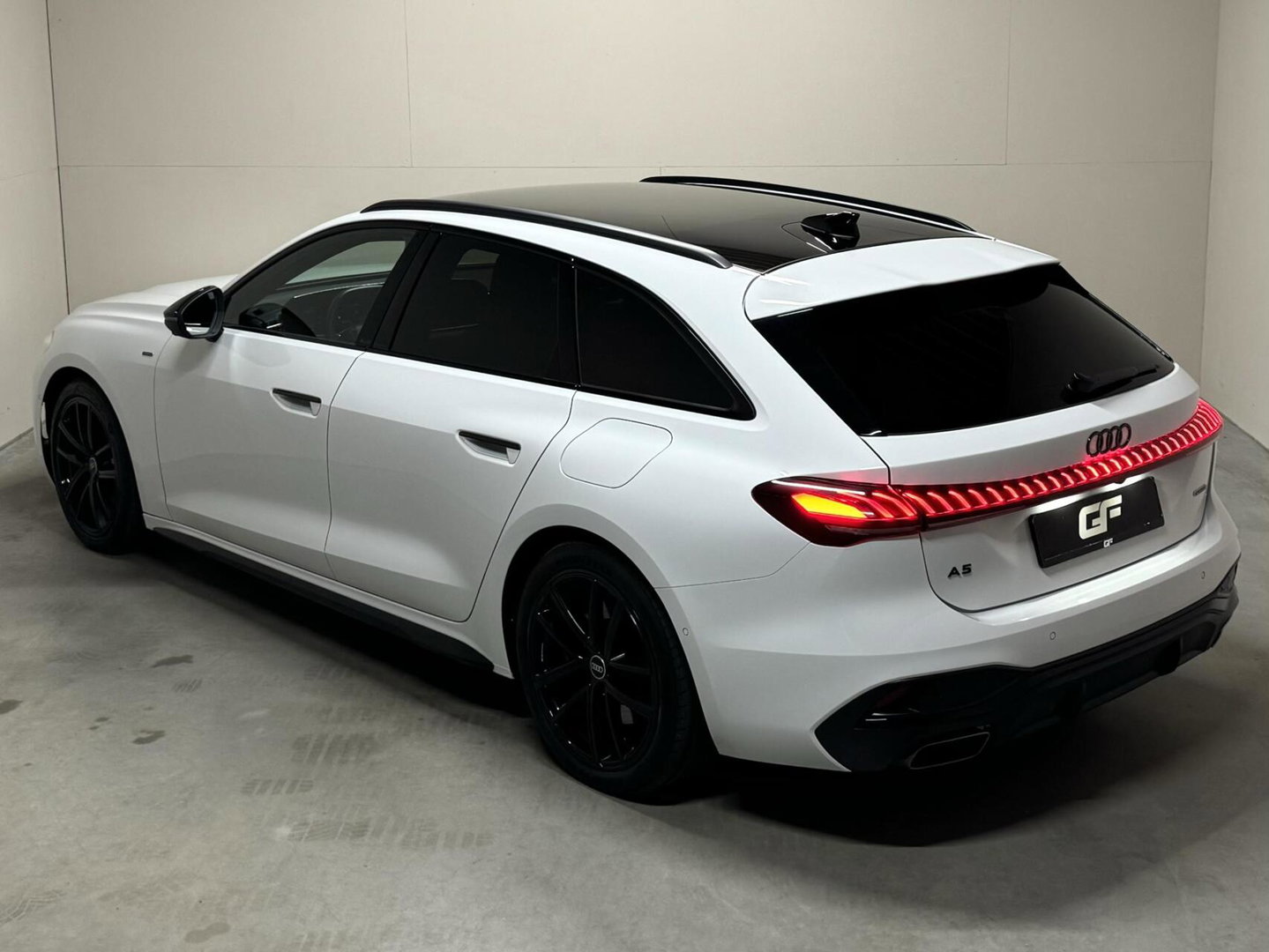 Audi A5 Avant 2.0 e-hybrid quattro S-Line Competition Pano 360° RS-Seats Passenger display