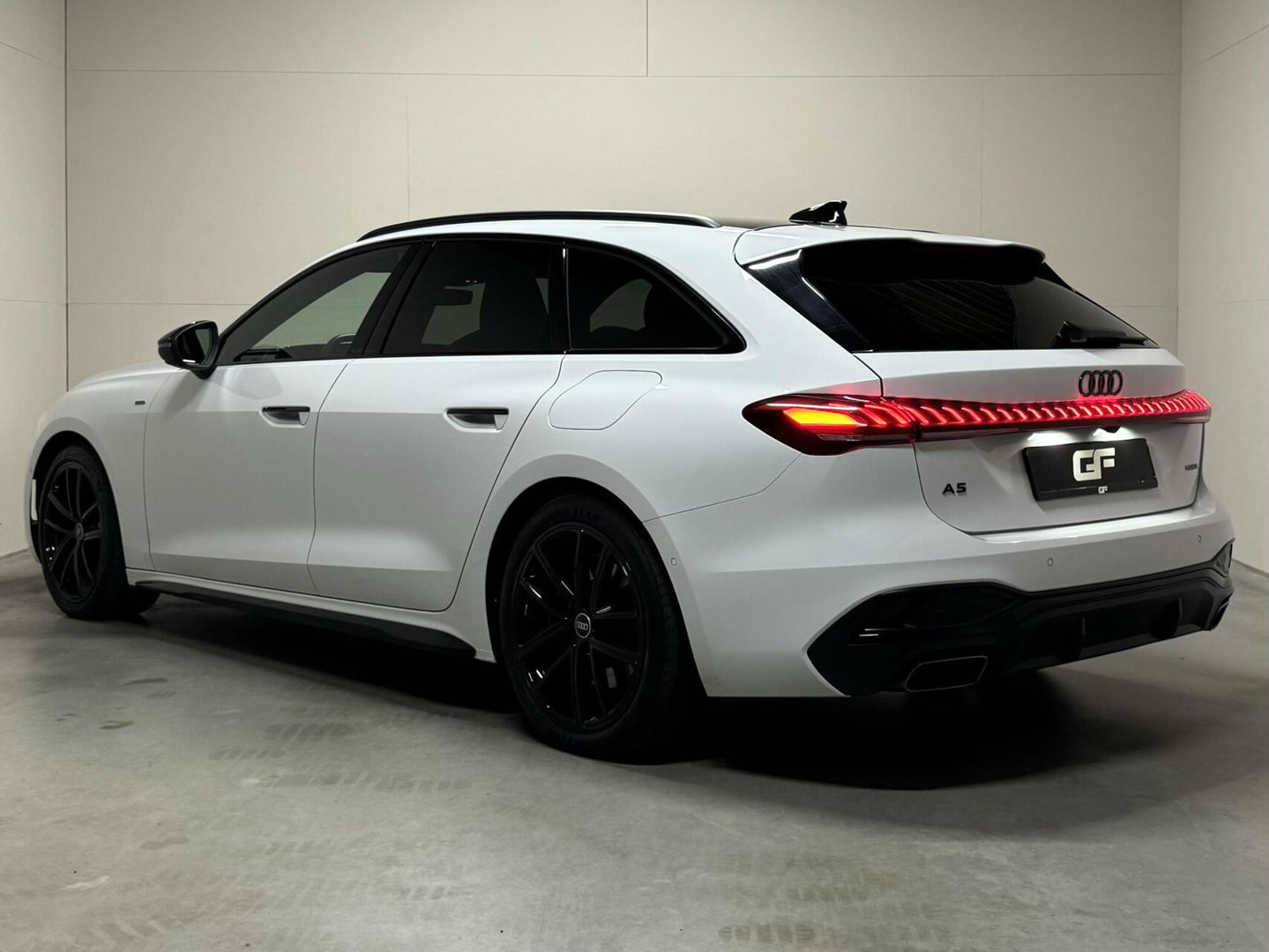 Audi A5 Avant 2.0 e-hybrid quattro S-Line Competition Pano 360° RS-Seats Passenger display