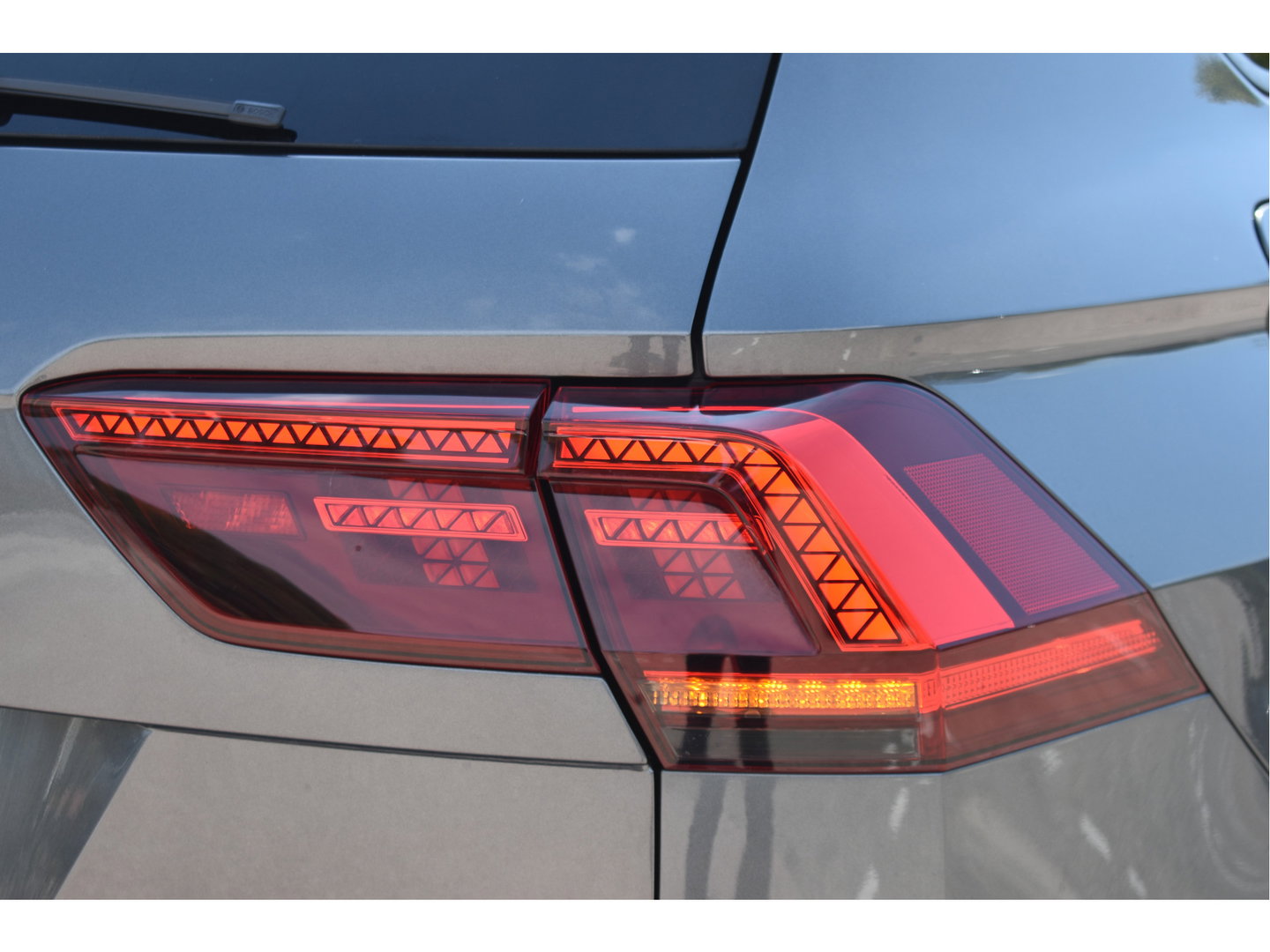 Volkswagen Tiguan 1.5 TSI ACT Highline Business 3x R-Line Blackstyle | HUD | Camera | Carplay | Virtual cockpit | Keyless | Stoelverwarming | Full LED