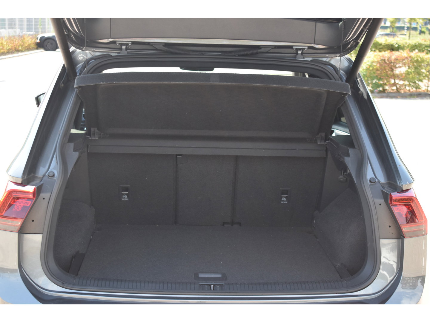 Volkswagen Tiguan 1.5 TSI ACT Highline Business 3x R-Line Blackstyle | HUD | Camera | Carplay | Virtual cockpit | Keyless | Stoelverwarming | Full LED