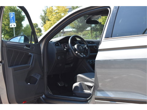 Volkswagen Tiguan 1.5 TSI ACT Highline Business 3x R-Line Blackstyle | HUD | Camera | Carplay | Virtual cockpit | Keyless | Stoelverwarming | Full LED