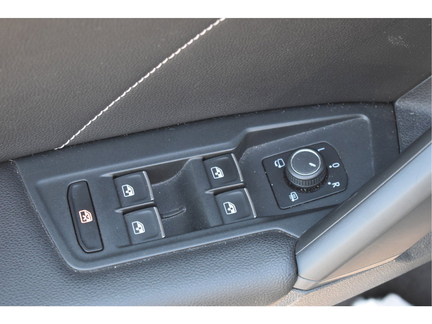 Volkswagen Tiguan 1.5 TSI ACT Highline Business 3x R-Line Blackstyle | HUD | Camera | Carplay | Virtual cockpit | Keyless | Stoelverwarming | Full LED
