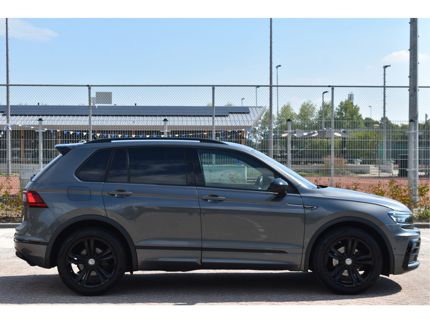 Volkswagen Tiguan 1.5 TSI ACT Highline Business 3x R-Line Blackstyle | HUD | Camera | Carplay | Virtual cockpit | Keyless | Stoelverwarming | Full LED