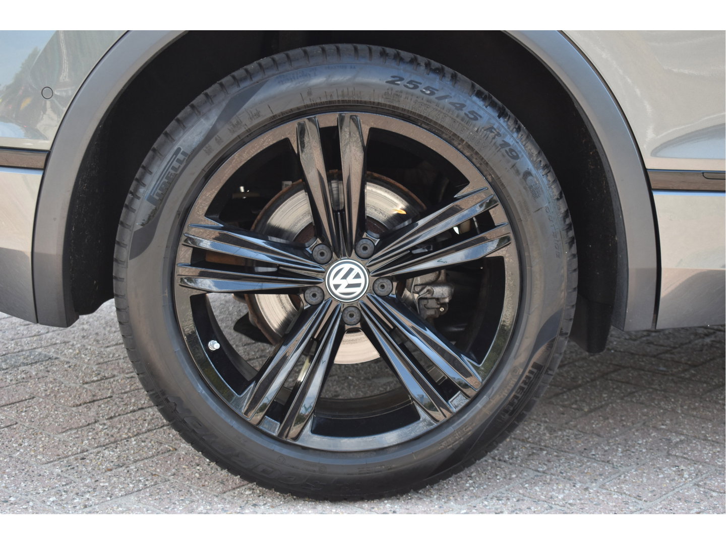 Volkswagen Tiguan 1.5 TSI ACT Highline Business 3x R-Line Blackstyle | HUD | Camera | Carplay | Virtual cockpit | Keyless | Stoelverwarming | Full LED