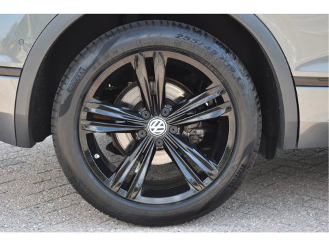 Volkswagen Tiguan 1.5 TSI ACT Highline Business 3x R-Line Blackstyle | HUD | Camera | Carplay | Virtual cockpit | Keyless | Stoelverwarming | Full LED