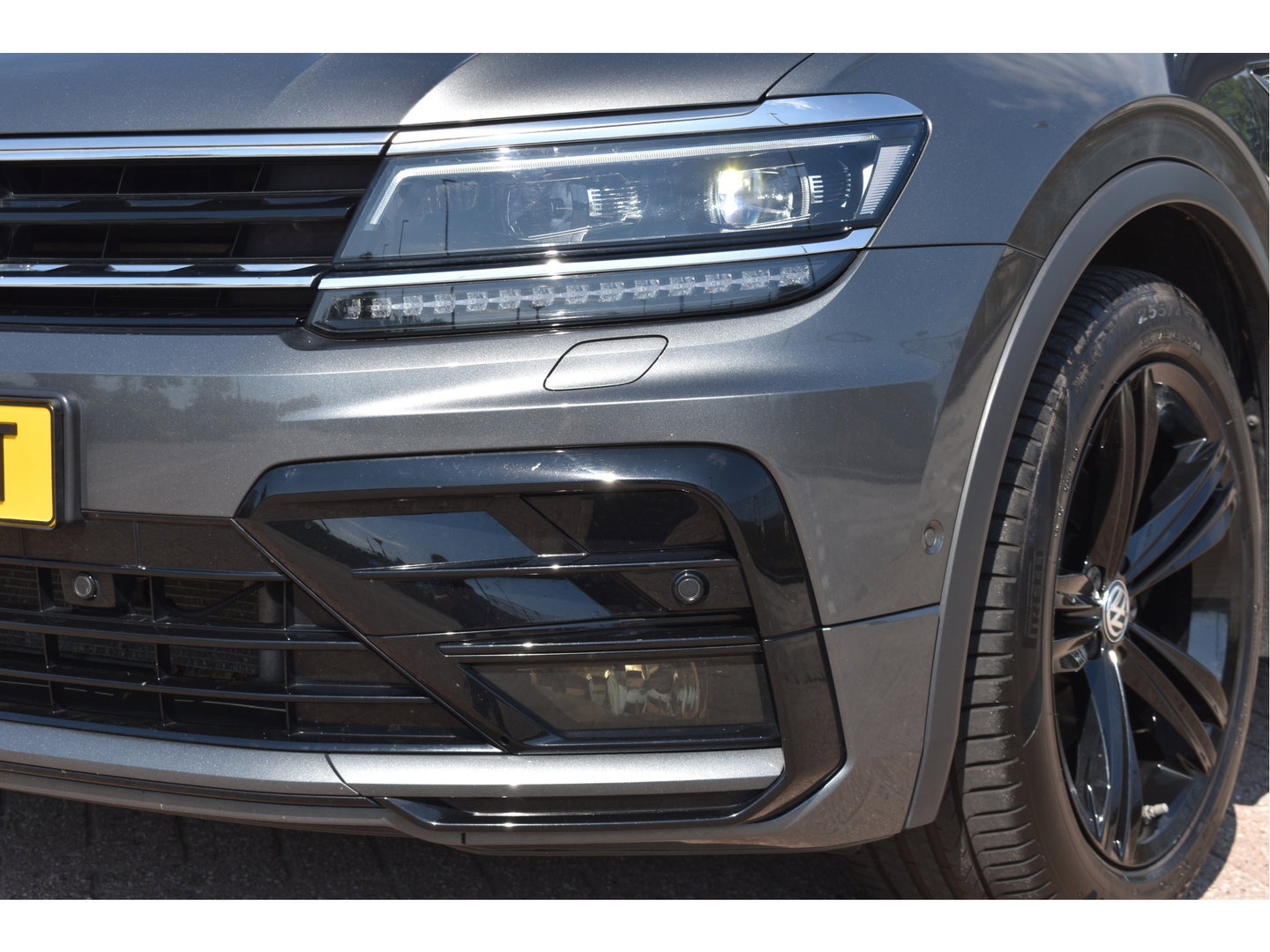 Volkswagen Tiguan 1.5 TSI ACT Highline Business 3x R-Line Blackstyle | HUD | Camera | Carplay | Virtual cockpit | Keyless | Stoelverwarming | Full LED
