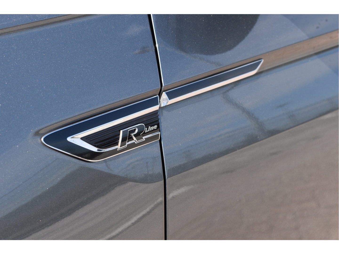 Volkswagen Tiguan 1.5 TSI ACT Highline Business 3x R-Line Blackstyle | HUD | Camera | Carplay | Virtual cockpit | Keyless | Stoelverwarming | Full LED