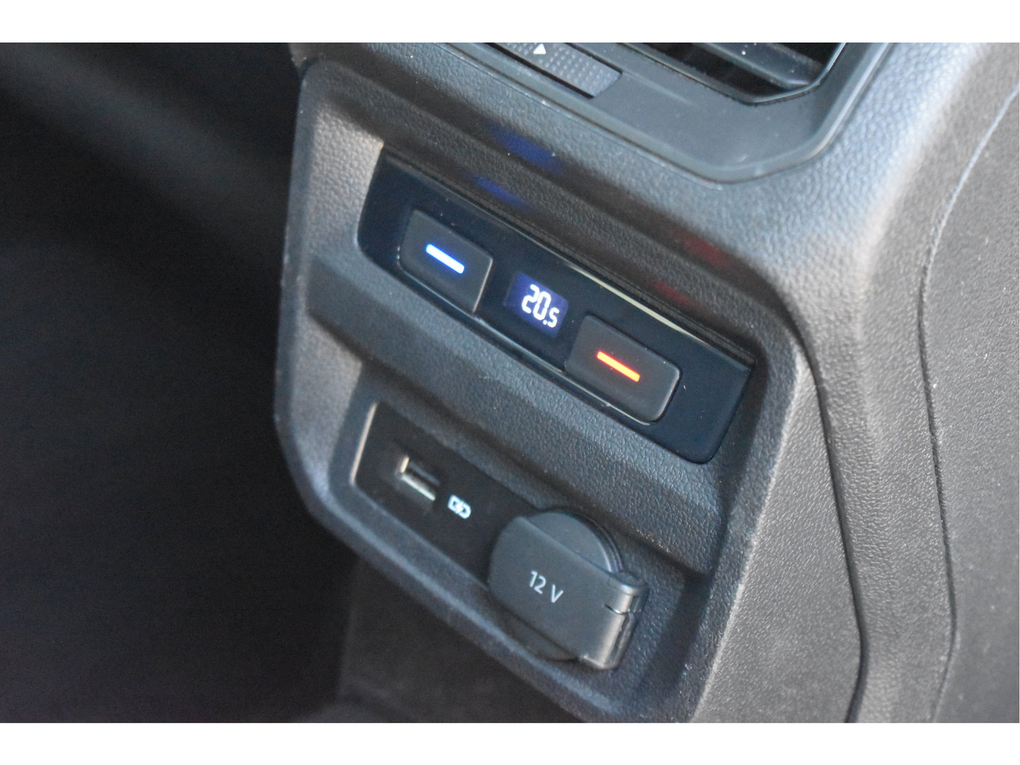 Volkswagen Tiguan 1.5 TSI ACT Highline Business 3x R-Line Blackstyle | HUD | Camera | Carplay | Virtual cockpit | Keyless | Stoelverwarming | Full LED