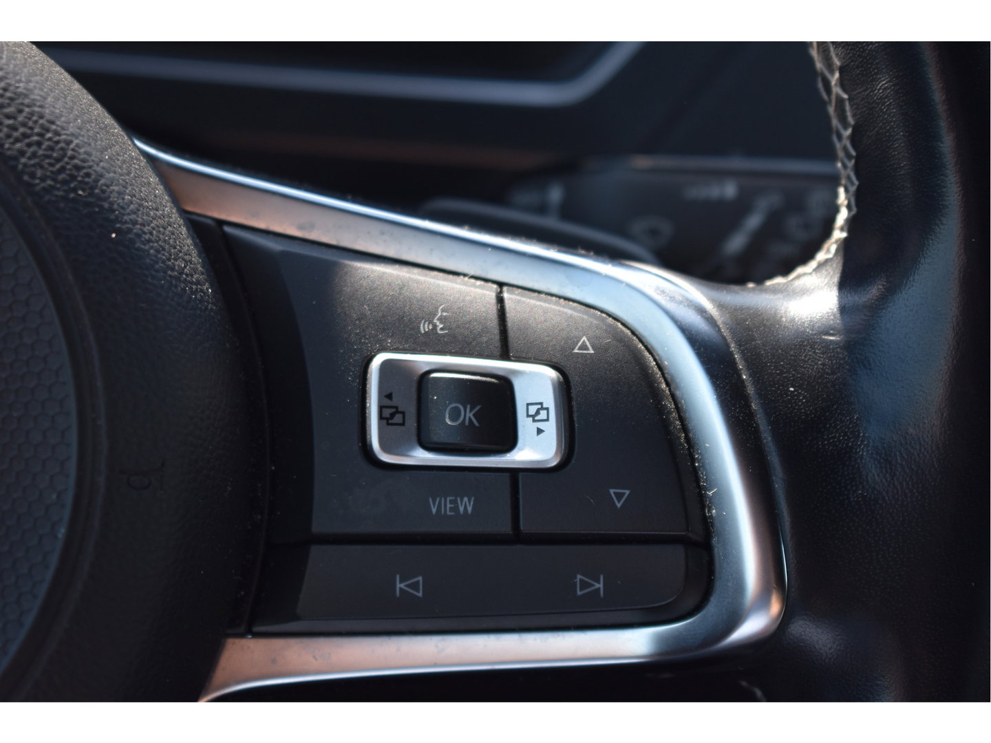 Volkswagen Tiguan 1.5 TSI ACT Highline Business 3x R-Line Blackstyle | HUD | Camera | Carplay | Virtual cockpit | Keyless | Stoelverwarming | Full LED