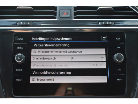 Volkswagen Tiguan 1.5 TSI ACT Highline Business 3x R-Line Blackstyle | HUD | Camera | Carplay | Virtual cockpit | Keyless | Stoelverwarming | Full LED