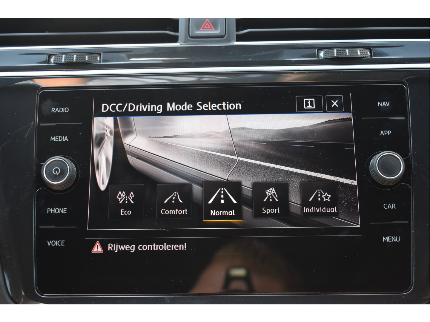 Volkswagen Tiguan 1.5 TSI ACT Highline Business 3x R-Line Blackstyle | HUD | Camera | Carplay | Virtual cockpit | Keyless | Stoelverwarming | Full LED