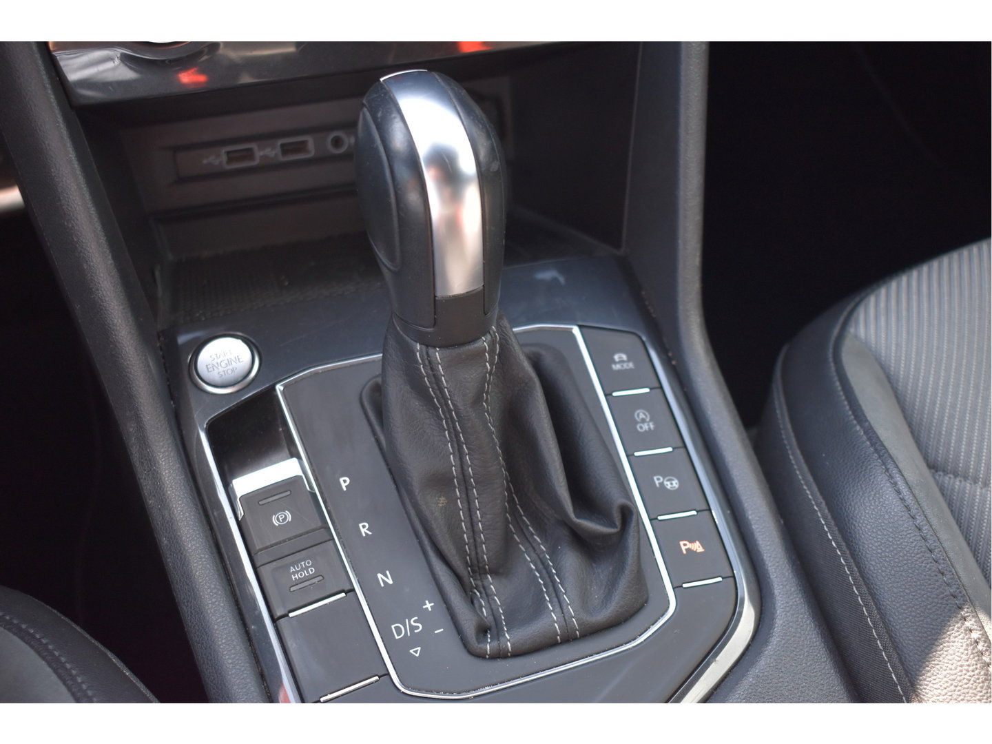 Volkswagen Tiguan 1.5 TSI ACT Highline Business 3x R-Line Blackstyle | HUD | Camera | Carplay | Virtual cockpit | Keyless | Stoelverwarming | Full LED