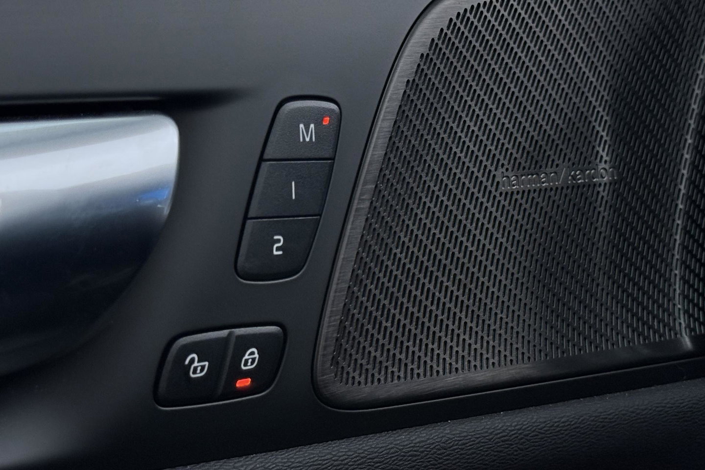Volvo V60 T8 Plus Dark | Harman/Kardon | Memory | BLIS | Stoel+Stuurverwarming | Camera | Getint Glas | ACC