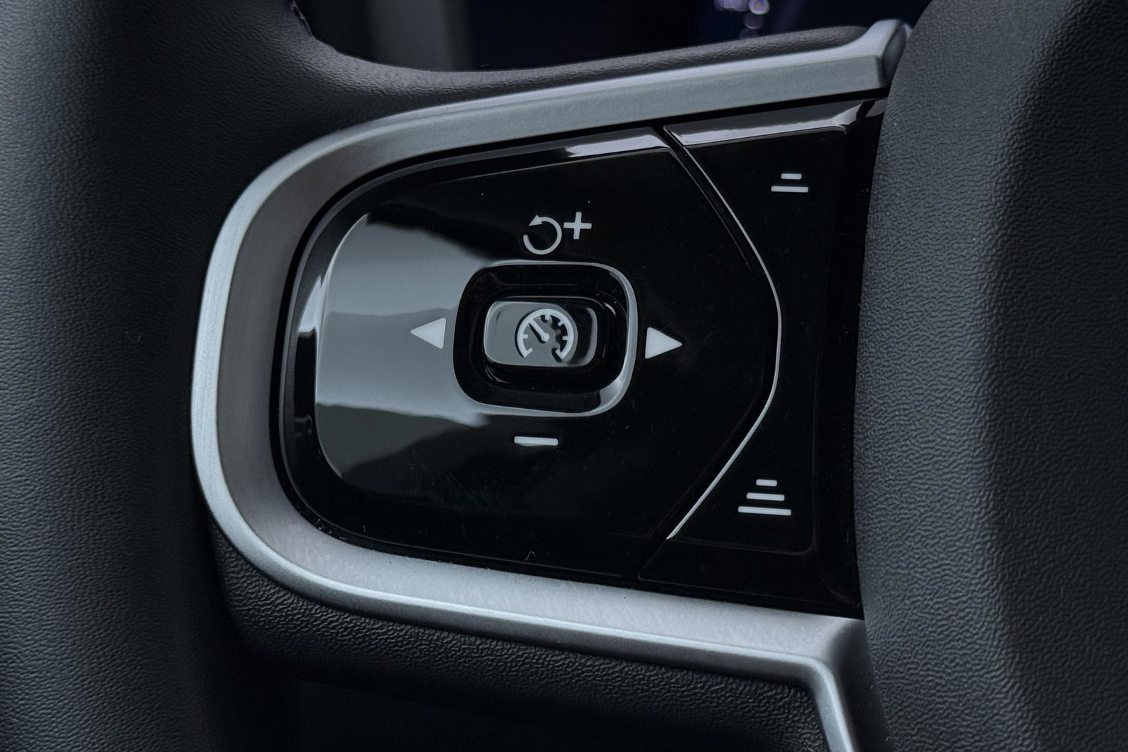 Volvo V60 T8 Plus Dark | Harman/Kardon | Memory | BLIS | Stoel+Stuurverwarming | Camera | Getint Glas | ACC