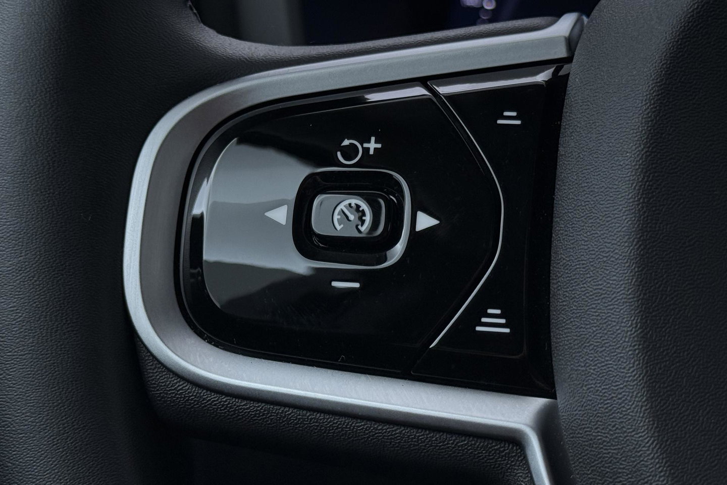 Volvo V60 T8 Plus Dark | Harman/Kardon | Memory | BLIS | Stoel+Stuurverwarming | Camera | Getint Glas | ACC