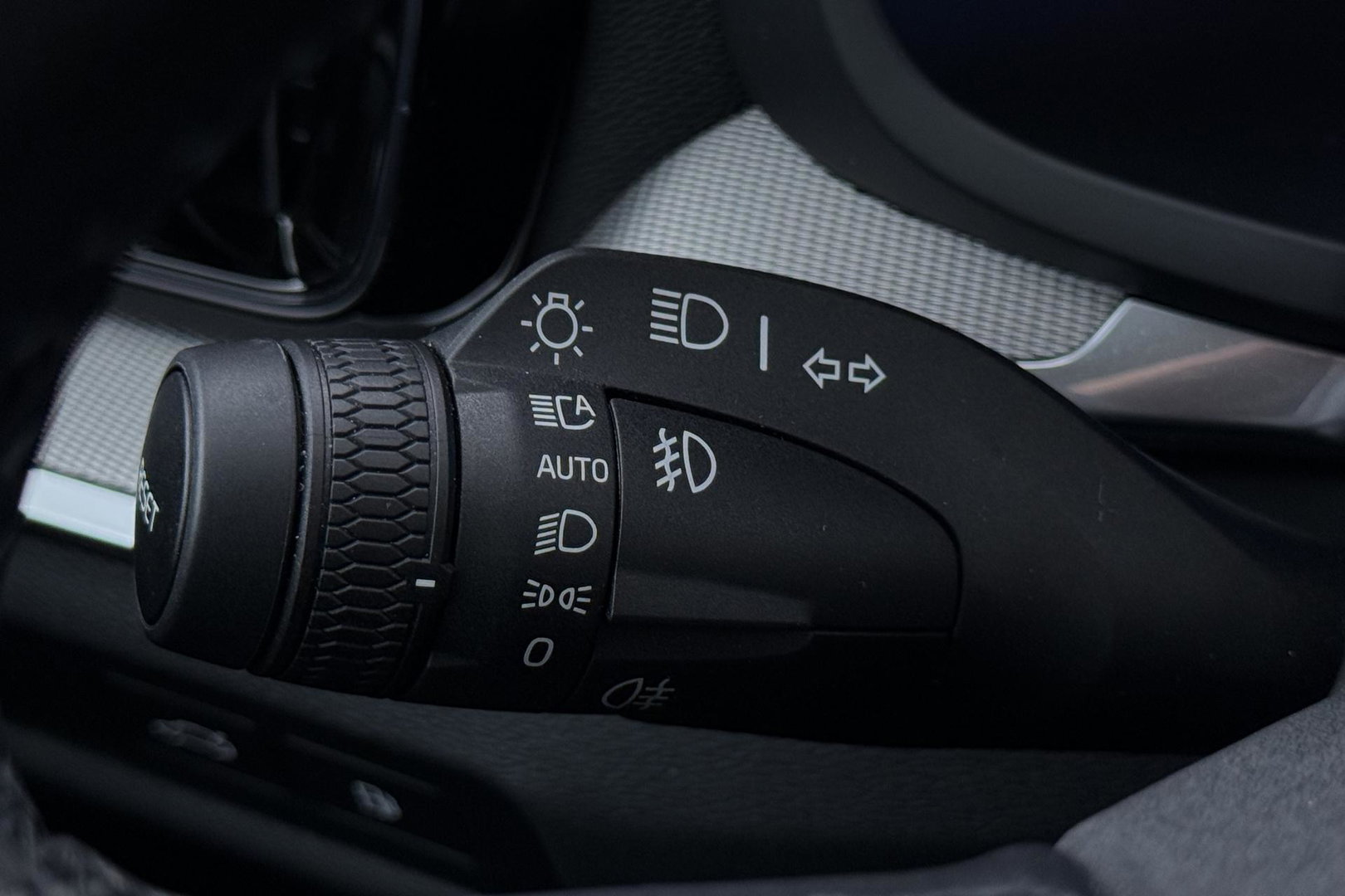Volvo V60 T8 Plus Dark | Harman/Kardon | Memory | BLIS | Stoel+Stuurverwarming | Camera | Getint Glas | ACC