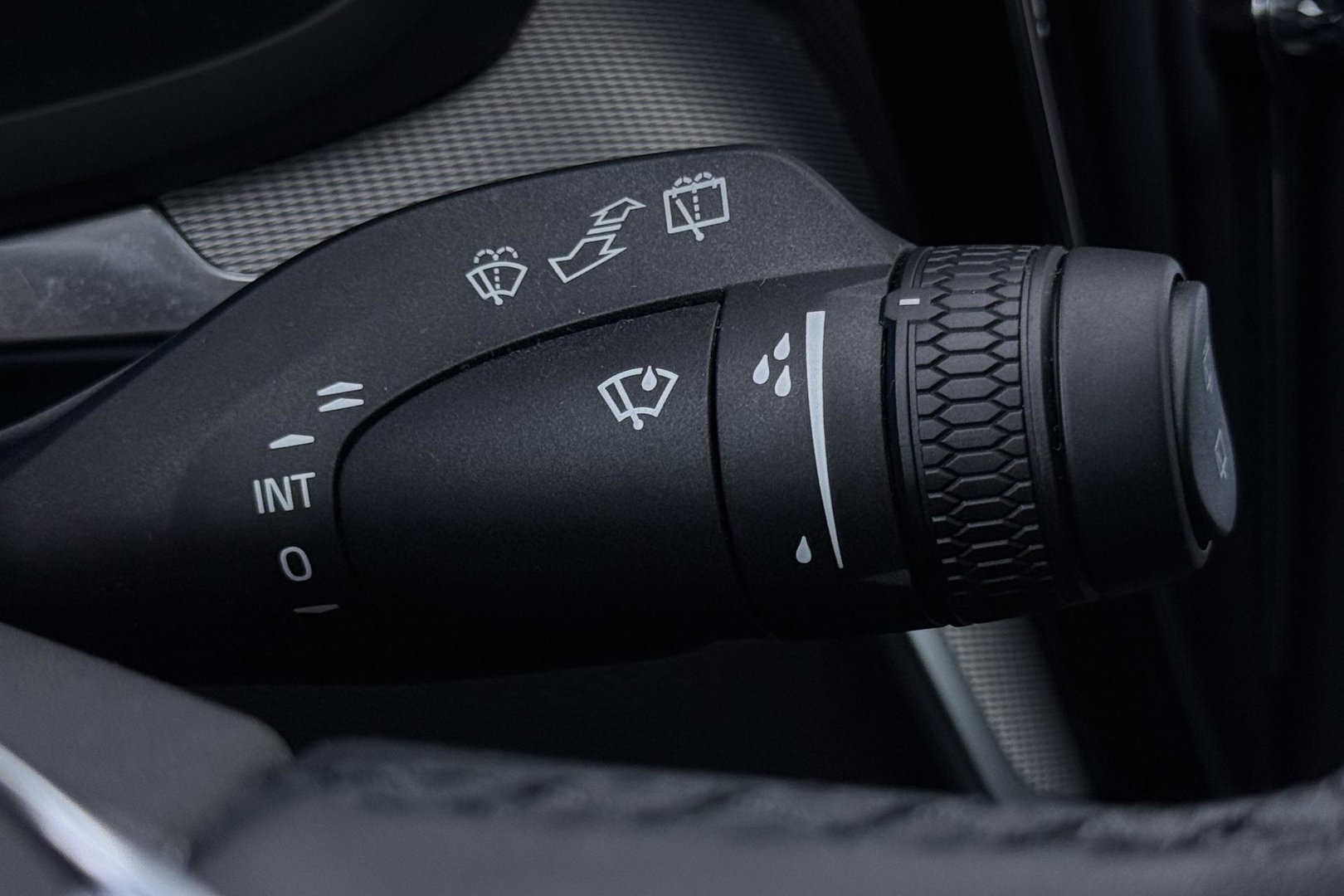 Volvo V60 T8 Plus Dark | Harman/Kardon | Memory | BLIS | Stoel+Stuurverwarming | Camera | Getint Glas | ACC