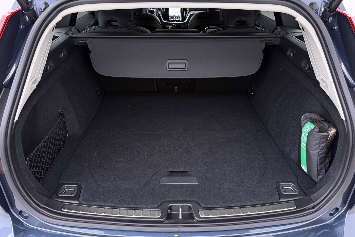 Volvo V60 T8 Plus Dark | Harman/Kardon | Memory | BLIS | Stoel+Stuurverwarming | Camera | Getint Glas | ACC