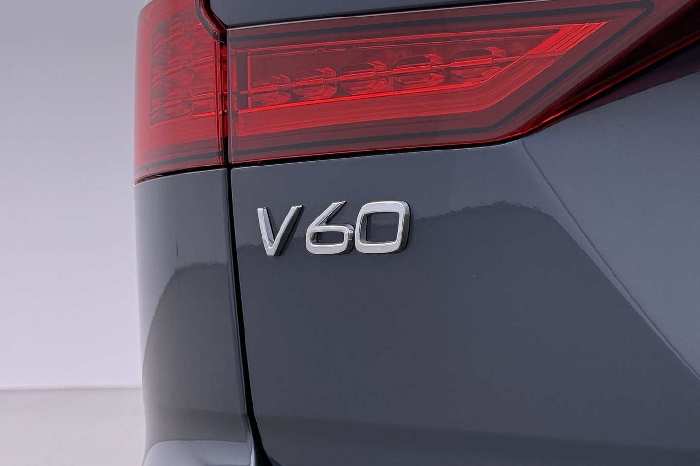 Volvo V60 T8 Plus Dark | Harman/Kardon | Memory | BLIS | Stoel+Stuurverwarming | Camera | Getint Glas | ACC