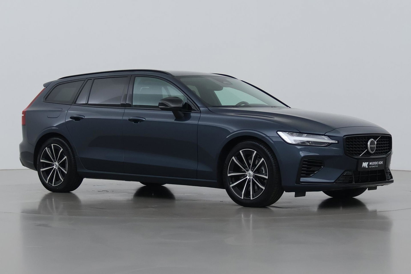 Volvo V60 T8 Plus Dark | Harman/Kardon | Memory | BLIS | Stoel+Stuurverwarming | Camera | Getint Glas | ACC
