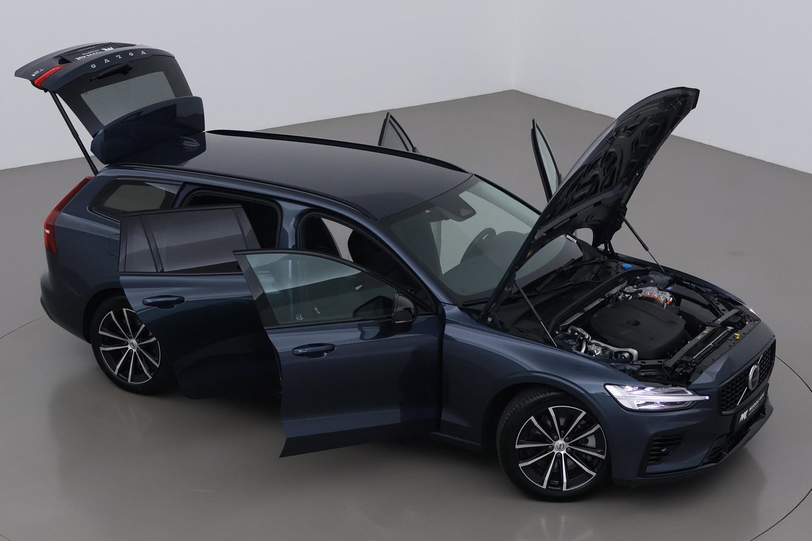 Volvo V60 T8 Plus Dark | Harman/Kardon | Memory | BLIS | Stoel+Stuurverwarming | Camera | Getint Glas | ACC