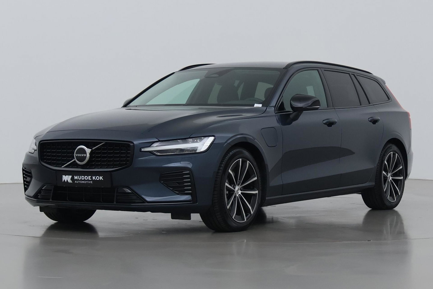 Volvo V60 T8 Plus Dark | Harman/Kardon | Memory | BLIS | Stoel+Stuurverwarming | Camera | Getint Glas | ACC