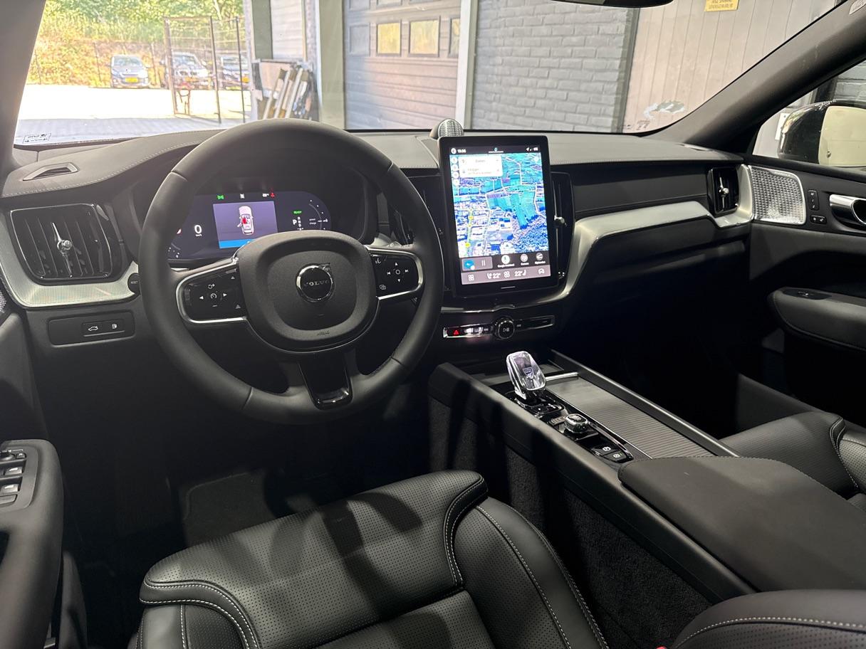 Volvo XC60 2.0 T6 Plug-in hybrid AWD Ultra Black Edition | Luchtvering | Bowers & Wilkins | Panoramadak | Stoelventilatie