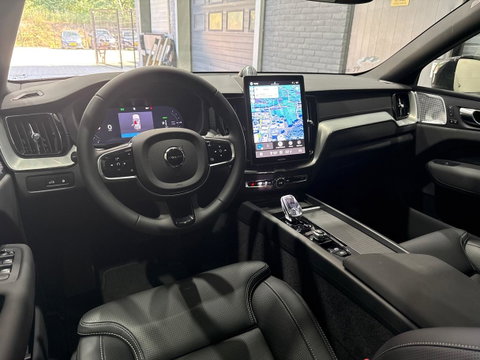 Volvo XC60 2.0 T6 Plug-in hybrid AWD Ultra Black Edition | Luchtvering | Bowers & Wilkins | Panoramadak | Stoelventilatie