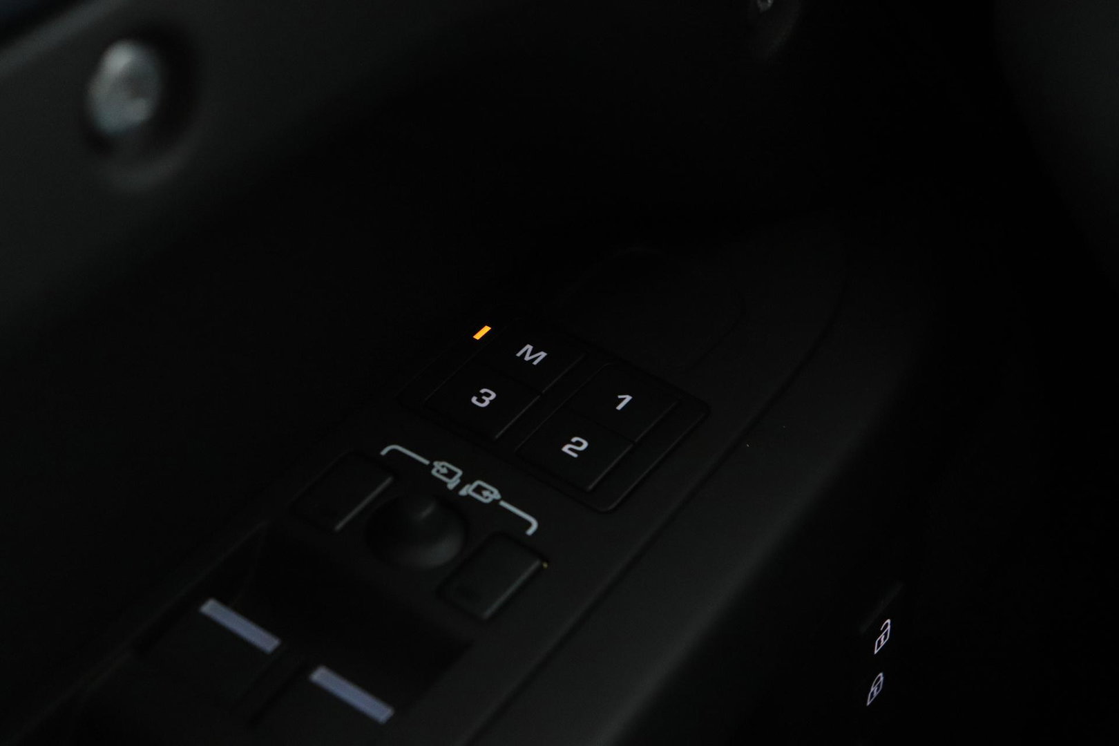 Land Rover Defender 2.0 P300e 110 X-Dynamic HSE | HERITAGE RETRO | Luchtvering | Panoramadak | Trekhaak | 360° Camera | Koelkast | Stoelventilatie