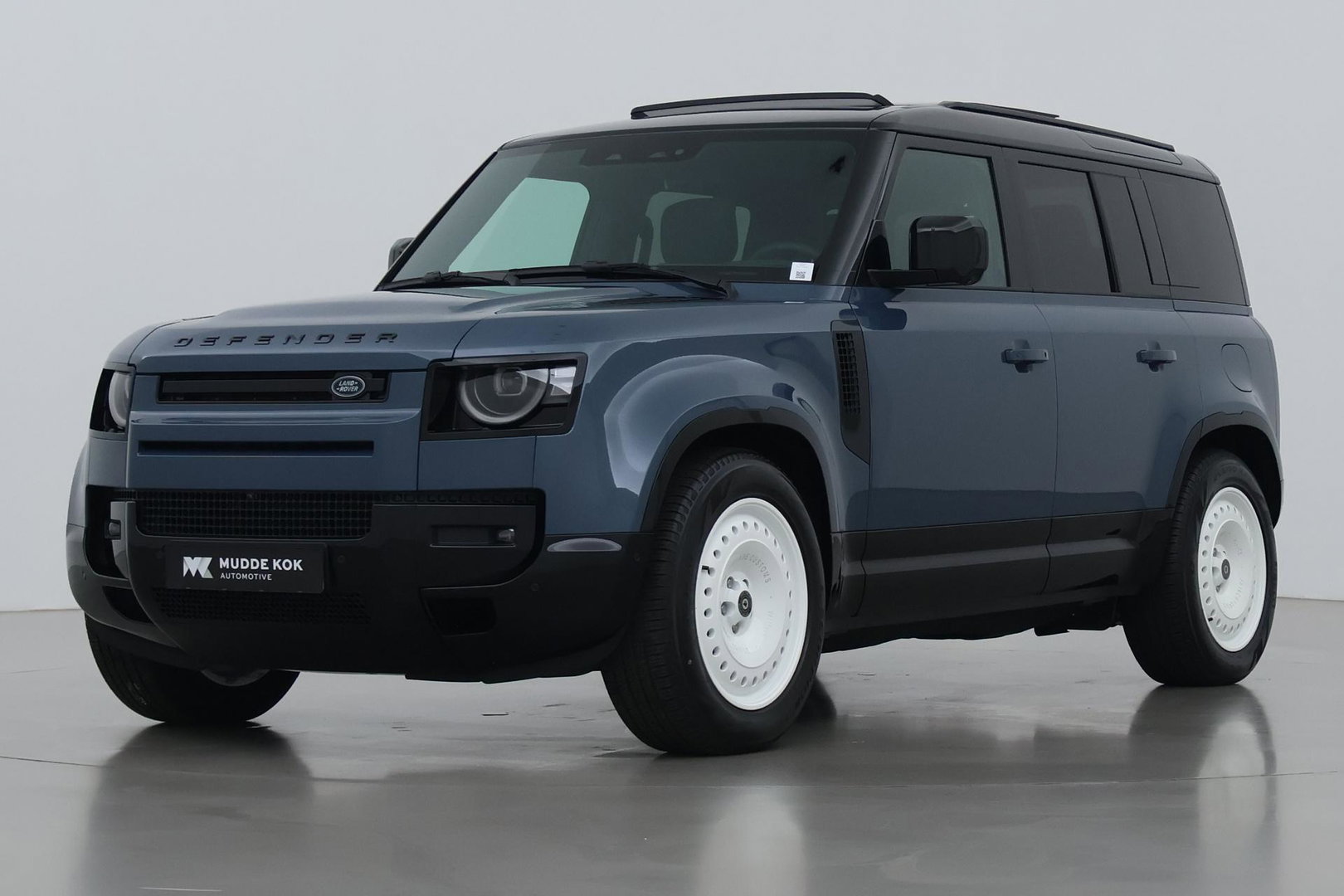 Land Rover Defender 2.0 P300e 110 X-Dynamic HSE | HERITAGE RETRO | Luchtvering | Panoramadak | Trekhaak | 360° Camera | Koelkast | Stoelventilatie