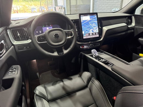 Volvo XC60 2.0 T6 Plug-in hybrid AWD Plus Black Edition | Panoramadak | Harman/Kardon | 360-Camera | Head-Up