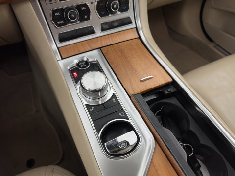 Jaguar XF Sportbrake 2.2D S Aut. *PANO | LEATHER | XENON | HEATED-COMFORTSEATS | CAMERA | NAVI-FULLMAP | KEYLESS | PRIVACY-GLASS | ECC | PDC | CRUISE | 17''ALU | TOWBAR*