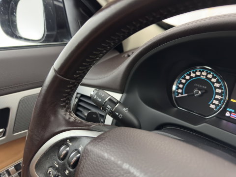 Jaguar XF Sportbrake 2.2D S Aut. *PANO | LEATHER | XENON | HEATED-COMFORTSEATS | CAMERA | NAVI-FULLMAP | KEYLESS | PRIVACY-GLASS | ECC | PDC | CRUISE | 17''ALU | TOWBAR*