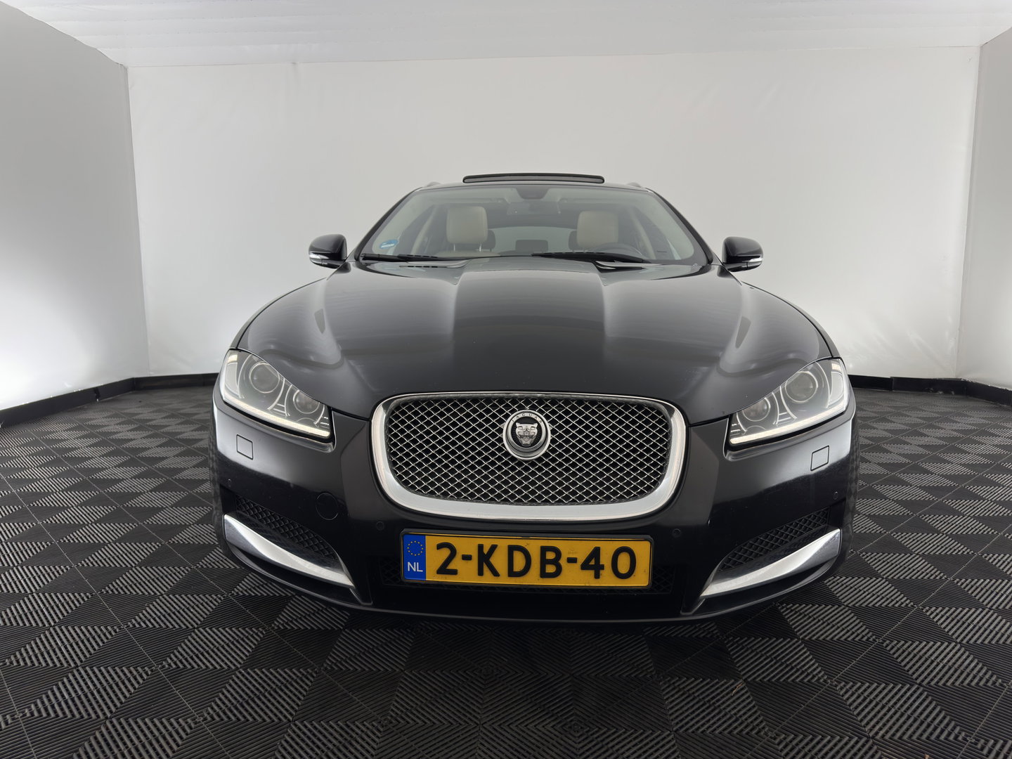 Jaguar XF Sportbrake 2.2D S Aut. *PANO | LEATHER | XENON | HEATED-COMFORTSEATS | CAMERA | NAVI-FULLMAP | KEYLESS | PRIVACY-GLASS | ECC | PDC | CRUISE | 17''ALU | TOWBAR*