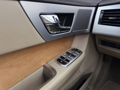 Jaguar XF Sportbrake 2.2D S Aut. *PANO | LEATHER | XENON | HEATED-COMFORTSEATS | CAMERA | NAVI-FULLMAP | KEYLESS | PRIVACY-GLASS | ECC | PDC | CRUISE | 17''ALU | TOWBAR*