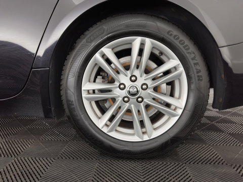 Jaguar XF Sportbrake 2.2D S Aut. *PANO | LEATHER | XENON | HEATED-COMFORTSEATS | CAMERA | NAVI-FULLMAP | KEYLESS | PRIVACY-GLASS | ECC | PDC | CRUISE | 17''ALU | TOWBAR*