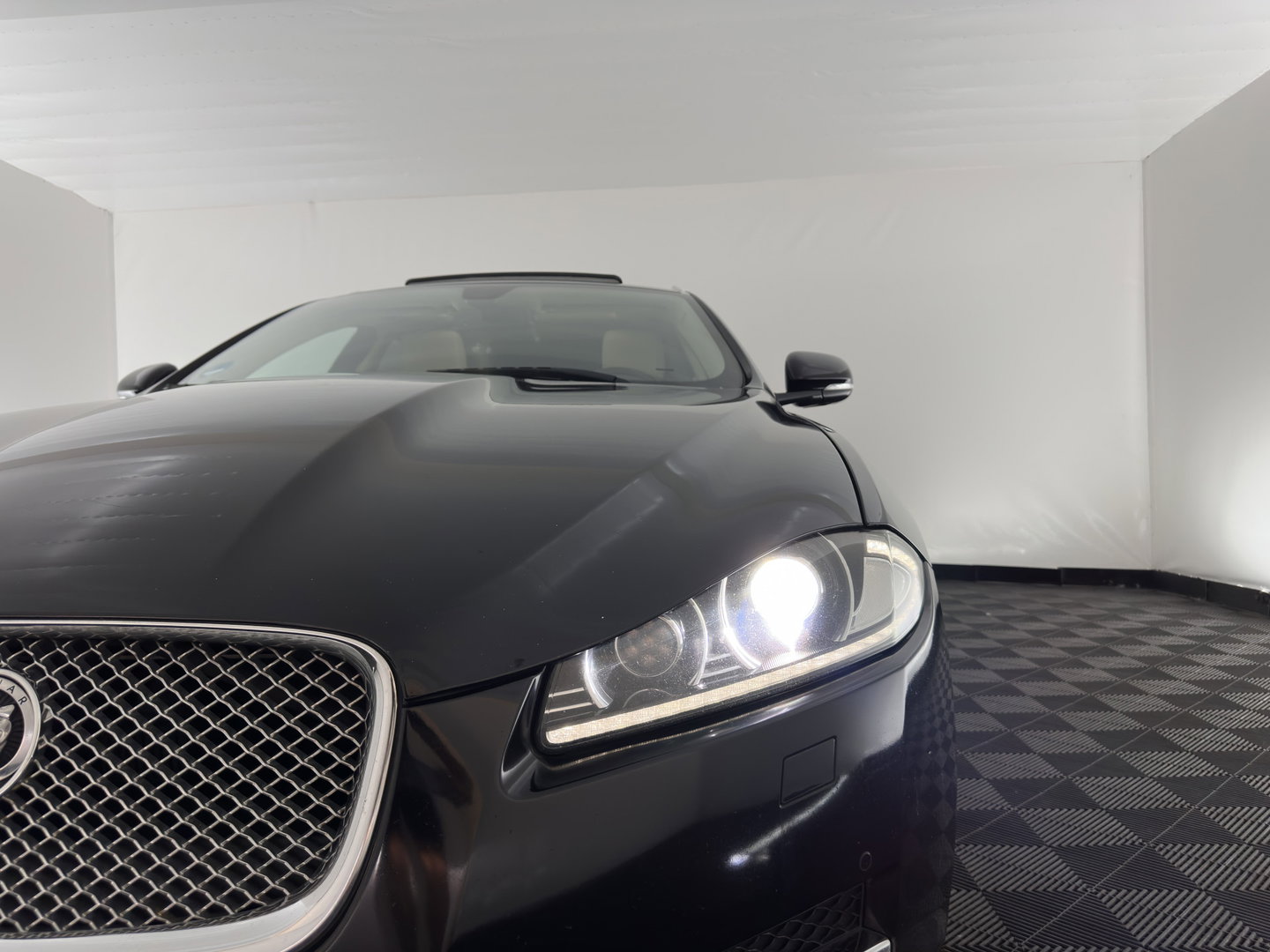 Jaguar XF Sportbrake 2.2D S Aut. *PANO | LEATHER | XENON | HEATED-COMFORTSEATS | CAMERA | NAVI-FULLMAP | KEYLESS | PRIVACY-GLASS | ECC | PDC | CRUISE | 17''ALU | TOWBAR*