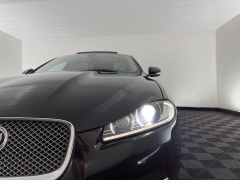 Jaguar XF Sportbrake 2.2D S Aut. *PANO | LEATHER | XENON | HEATED-COMFORTSEATS | CAMERA | NAVI-FULLMAP | KEYLESS | PRIVACY-GLASS | ECC | PDC | CRUISE | 17''ALU | TOWBAR*