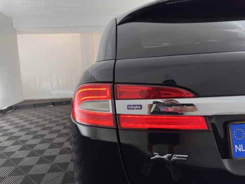 Jaguar XF Sportbrake 2.2D S Aut. *PANO | LEATHER | XENON | HEATED-COMFORTSEATS | CAMERA | NAVI-FULLMAP | KEYLESS | PRIVACY-GLASS | ECC | PDC | CRUISE | 17''ALU | TOWBAR*