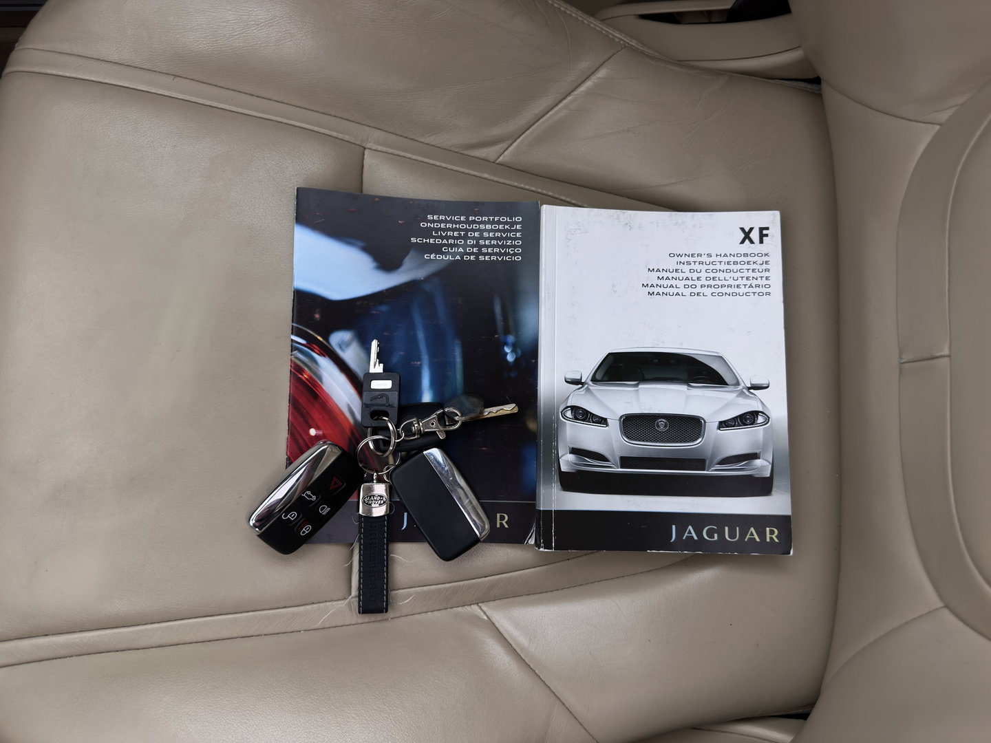 Jaguar XF Sportbrake 2.2D S Aut. *PANO | LEATHER | XENON | HEATED-COMFORTSEATS | CAMERA | NAVI-FULLMAP | KEYLESS | PRIVACY-GLASS | ECC | PDC | CRUISE | 17''ALU | TOWBAR*