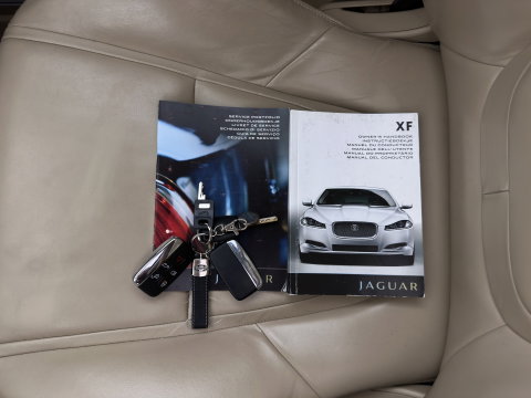 Jaguar XF Sportbrake 2.2D S Aut. *PANO | LEATHER | XENON | HEATED-COMFORTSEATS | CAMERA | NAVI-FULLMAP | KEYLESS | PRIVACY-GLASS | ECC | PDC | CRUISE | 17''ALU | TOWBAR*