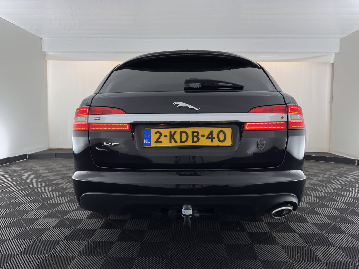 Jaguar XF Sportbrake 2.2D S Aut. *PANO | LEATHER | XENON | HEATED-COMFORTSEATS | CAMERA | NAVI-FULLMAP | KEYLESS | PRIVACY-GLASS | ECC | PDC | CRUISE | 17''ALU | TOWBAR*