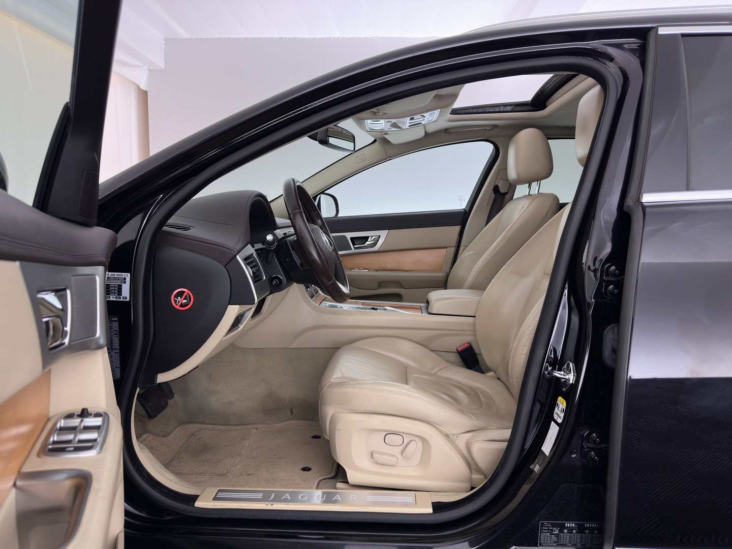 Jaguar XF Sportbrake 2.2D S Aut. *PANO | LEATHER | XENON | HEATED-COMFORTSEATS | CAMERA | NAVI-FULLMAP | KEYLESS | PRIVACY-GLASS | ECC | PDC | CRUISE | 17''ALU | TOWBAR*