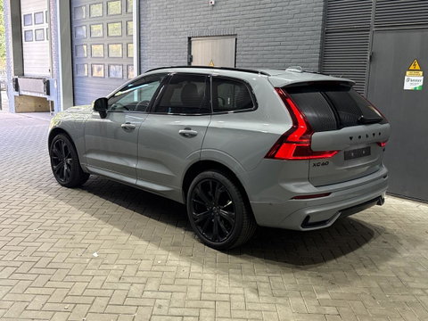 Volvo XC60 2.0 T6 Plug-in hybrid AWD Plus Black Edition | Panoramadak | Harman/Kardon | Pilot Assist | Stoel+Stuurverwarming