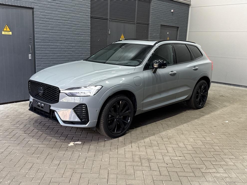 Volvo XC60 2.0 T6 Plug-in hybrid AWD Plus Black Edition | Panoramadak | Harman/Kardon | Pilot Assist | Stoel+Stuurverwarming
