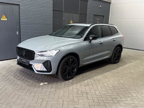 Volvo XC60 2.0 T6 Plug-in hybrid AWD Plus Black Edition | Panoramadak | Harman/Kardon | Pilot Assist | Stoel+Stuurverwarming