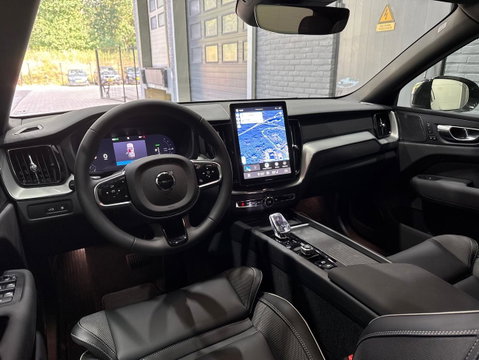 Volvo XC60 2.0 T6 Plug-in hybrid AWD Plus Black Edition | Panoramadak | Harman/Kardon | Pilot Assist | Stoel+Stuurverwarming