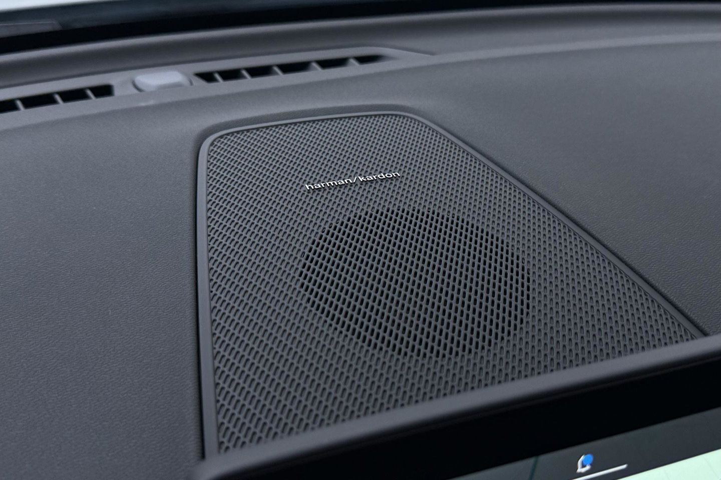 Volvo XC60 2.0 T6 Plug-in hybrid AWD Plus Black Edition | Panoramadak | Harman/Kardon | 21 Inch | 360-camera